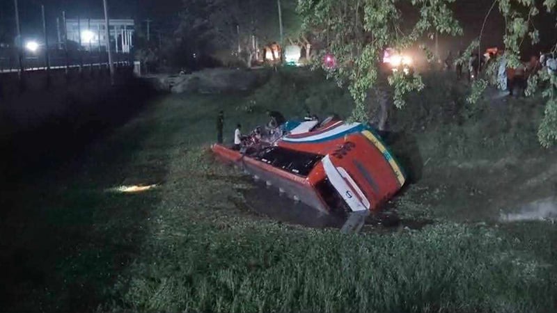 রাজশাহীতে বাস-ট্রাক সংঘর্ষে ৩ জন নিহত, আহত ৪০